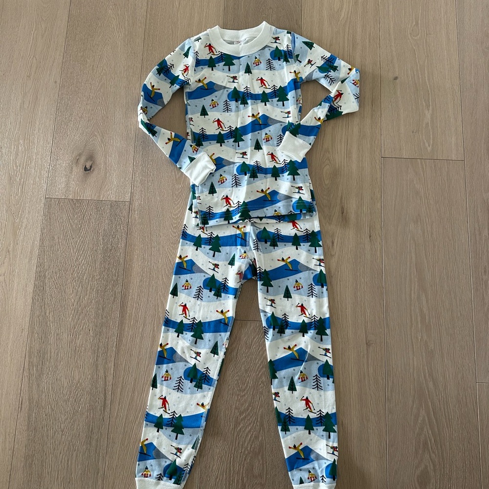 Hanna Andersson White Blue Green Ski Village Print Pajama Set